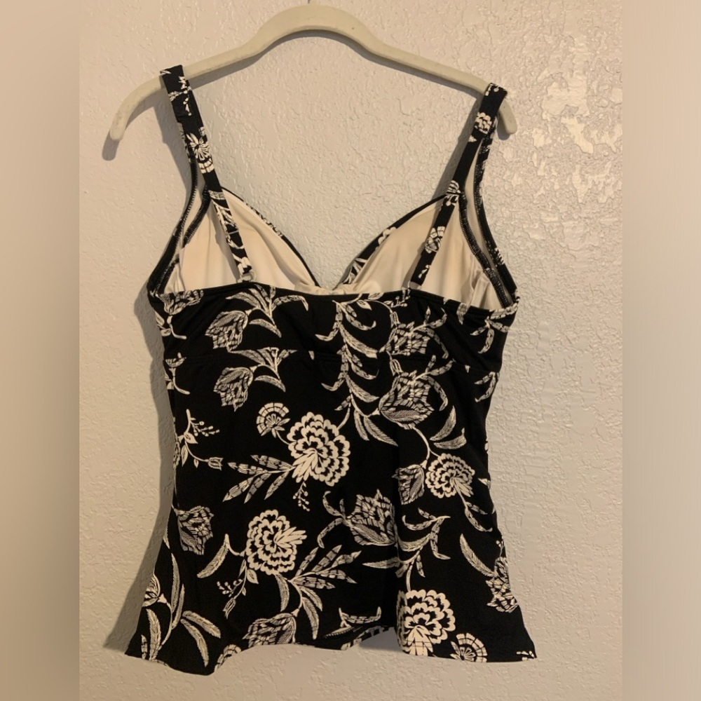 Lands' End Elegant White Swimwear - Picture 5 of 5